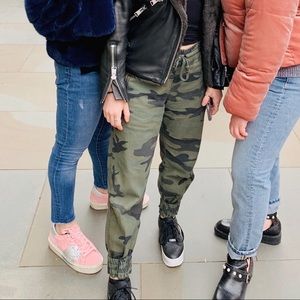 Aritzia TNA Camo Alix Joggers, Green Pants